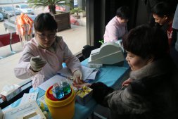 公司组织员工开展“献血献爱心”活动