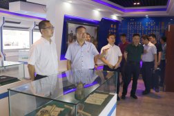 柯桥区委副书记、区长陈豪调研华通医药