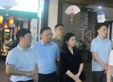 湖北恩施州医疗保障局局长刘琳一行到访华通医药连锁